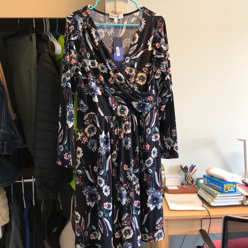 BEAUTIFUL FLORAL PLUS SIZE DRESS!!